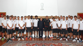 Foto squadra con Berlusconi