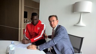 Balotelli firma col Milan