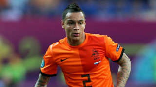 Gregory Van der Wiel con la maglia dell'Olanda