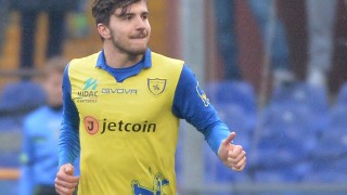 Alberto Paloschi esulta dopo un gol con la maglia del Chievo