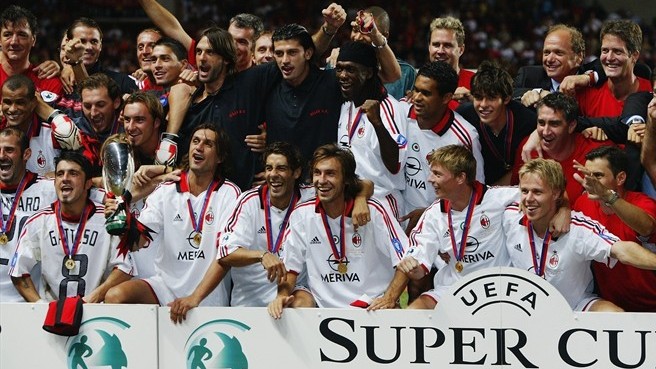 Il Milan festeggia la Supercoppa europea del 2003