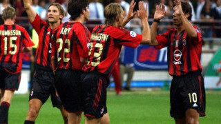 I giocatori del Milan esultano durante la Supercoppa italiana 2004
